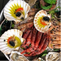 Caviale di storione con frutti di mare